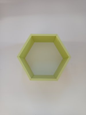 Závěsná police HEXAGON - NA MÍRU v různých barvách