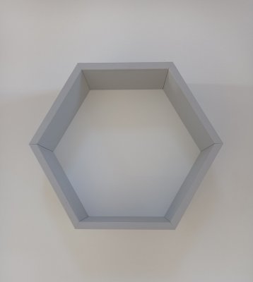 Závěsná police HEXAGON - NA MÍRU v různých barvách