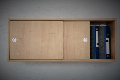 Závěsná skříňka MOVES 2  - NA MÍRU - dvě posuvná dvířka